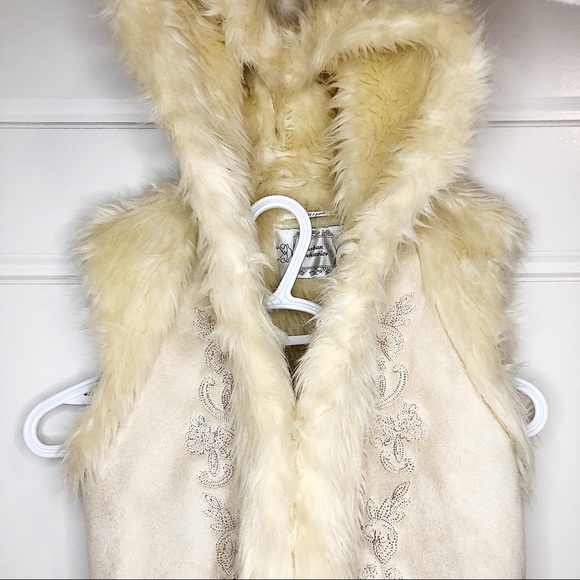 Urban Behaviour Beige Faux Fur Vest Hoodie Jacket - Picture 5 of 8